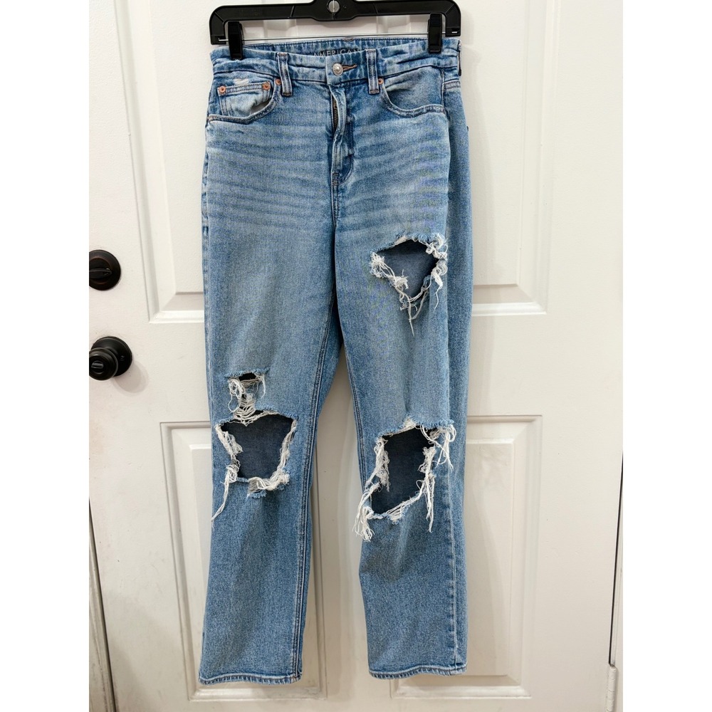 American Eagle | Distressed High Rise Straight Jeans | 4 || Light Blue|